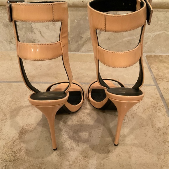 GIUSEPPE ZANOTTI PATENT LEATHER CAGE BACK SANDALS SIZE 38.5 - Picture 3 of 8